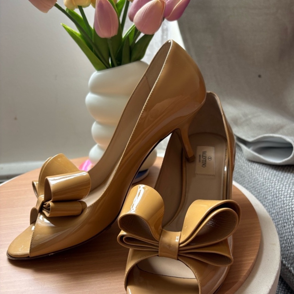 Valentino Garavani Patent leather pumps